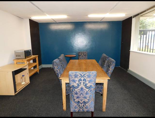 1,005M² OFFICE TO LET IN FERNDALE